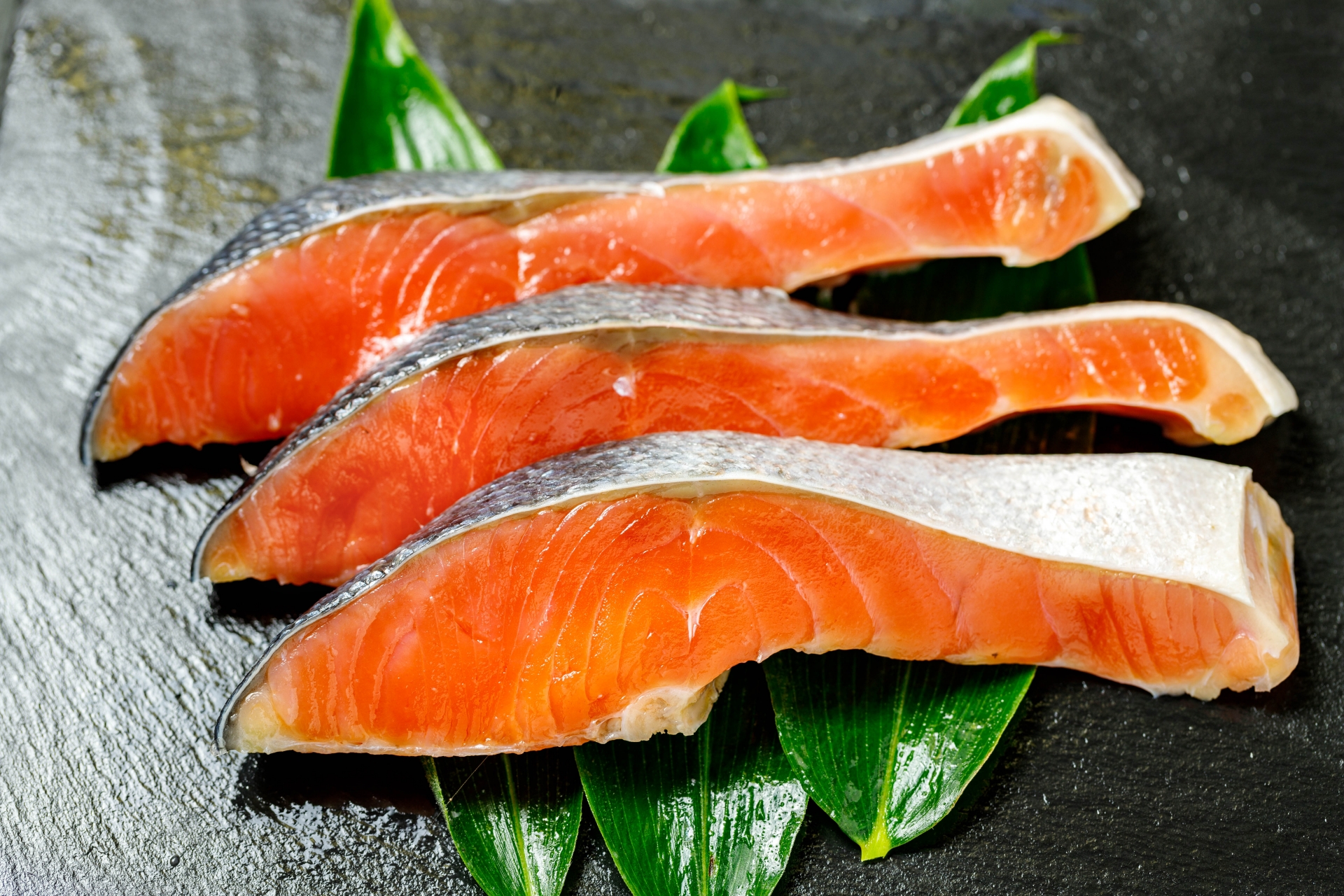 鮭の美容とアンチエイジング効果！アスタキサンチンとオメガ3脂肪酸を解説